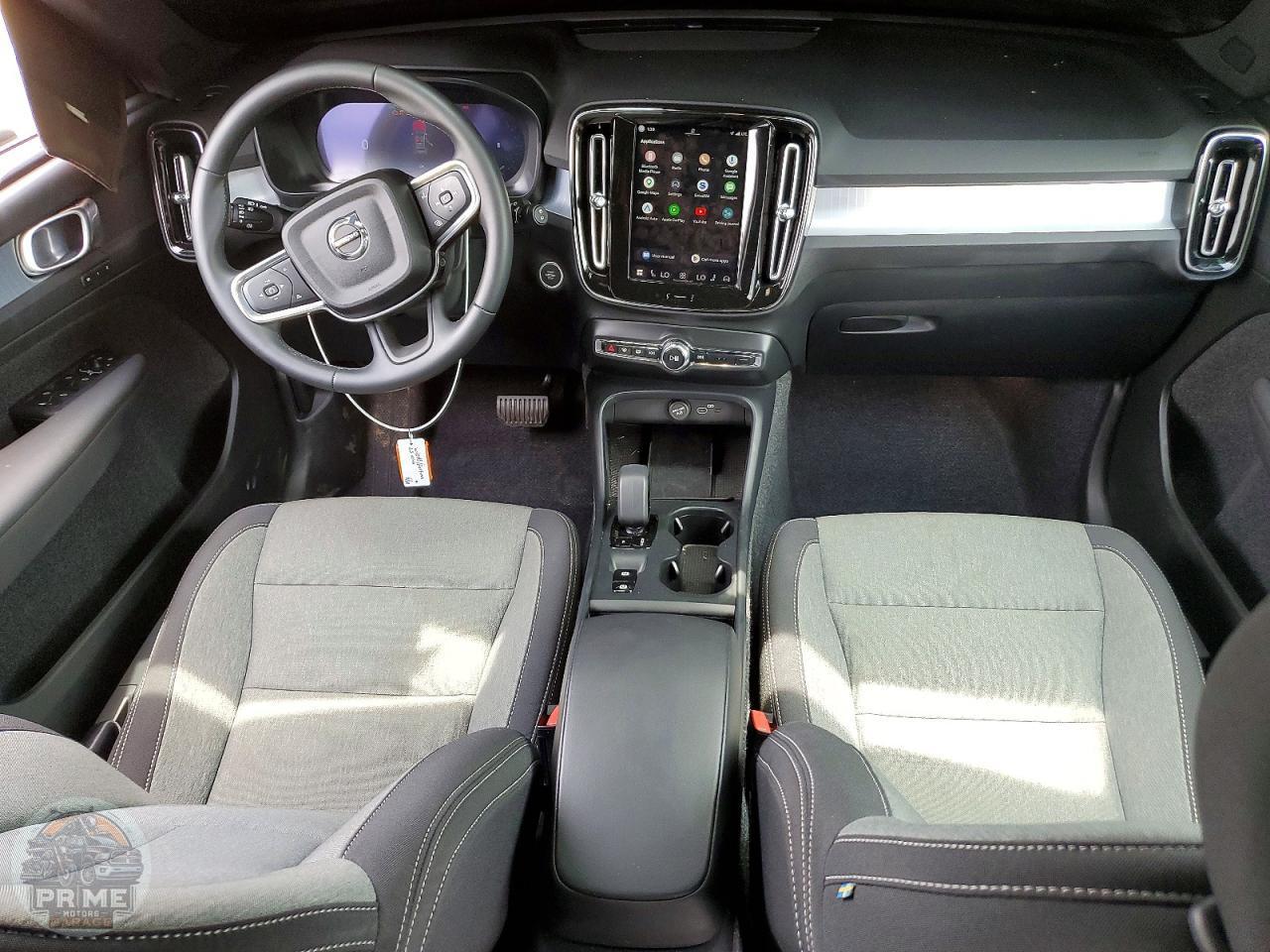 2025 VOLVO XC40 — фото 15