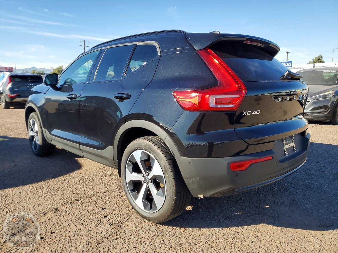 2026 VOLVO XC40 — фото 2