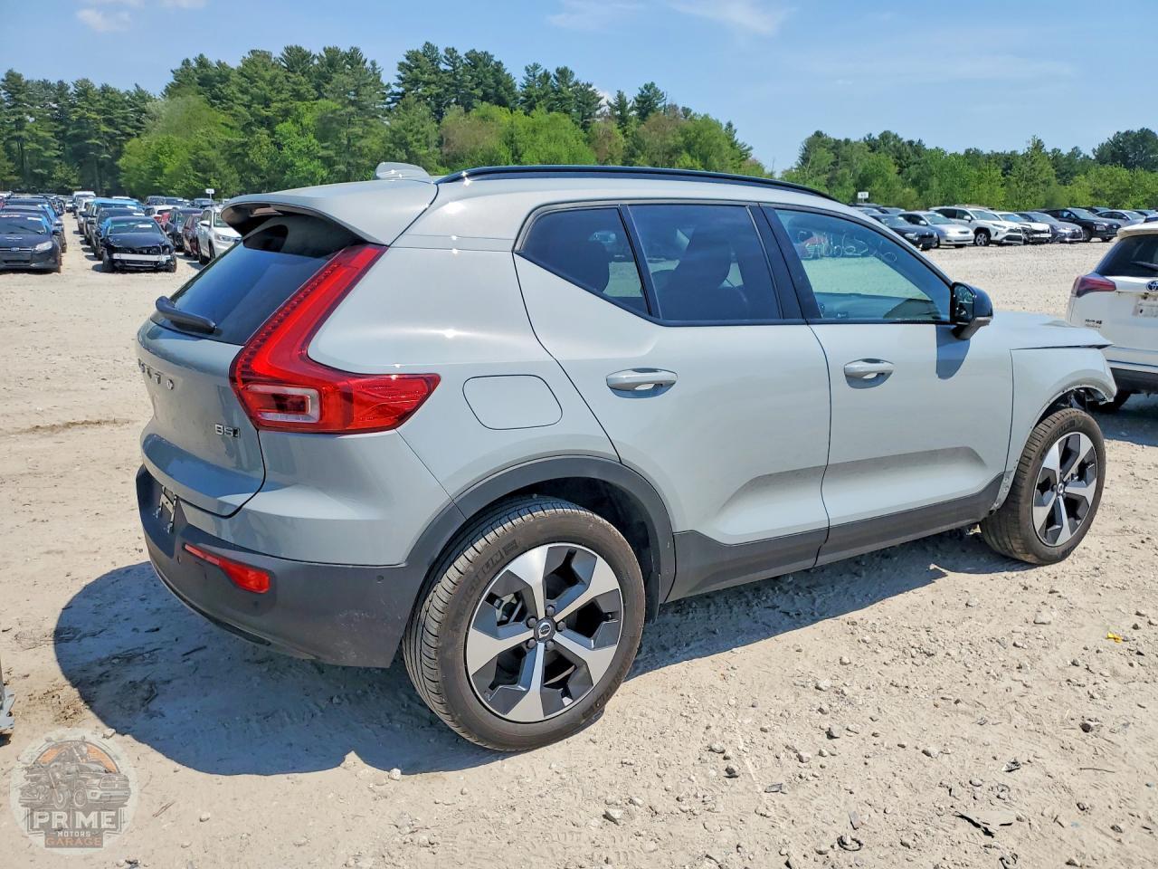 2026 VOLVO XC40 — фото 3