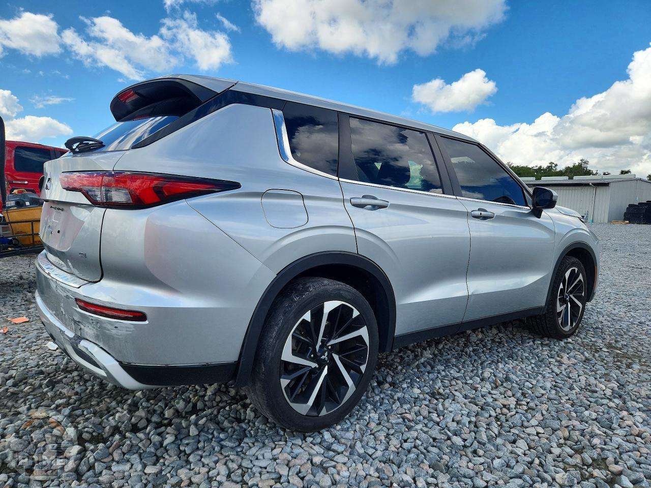 2024 MITSUBISHI OUTLANDER — фото 3