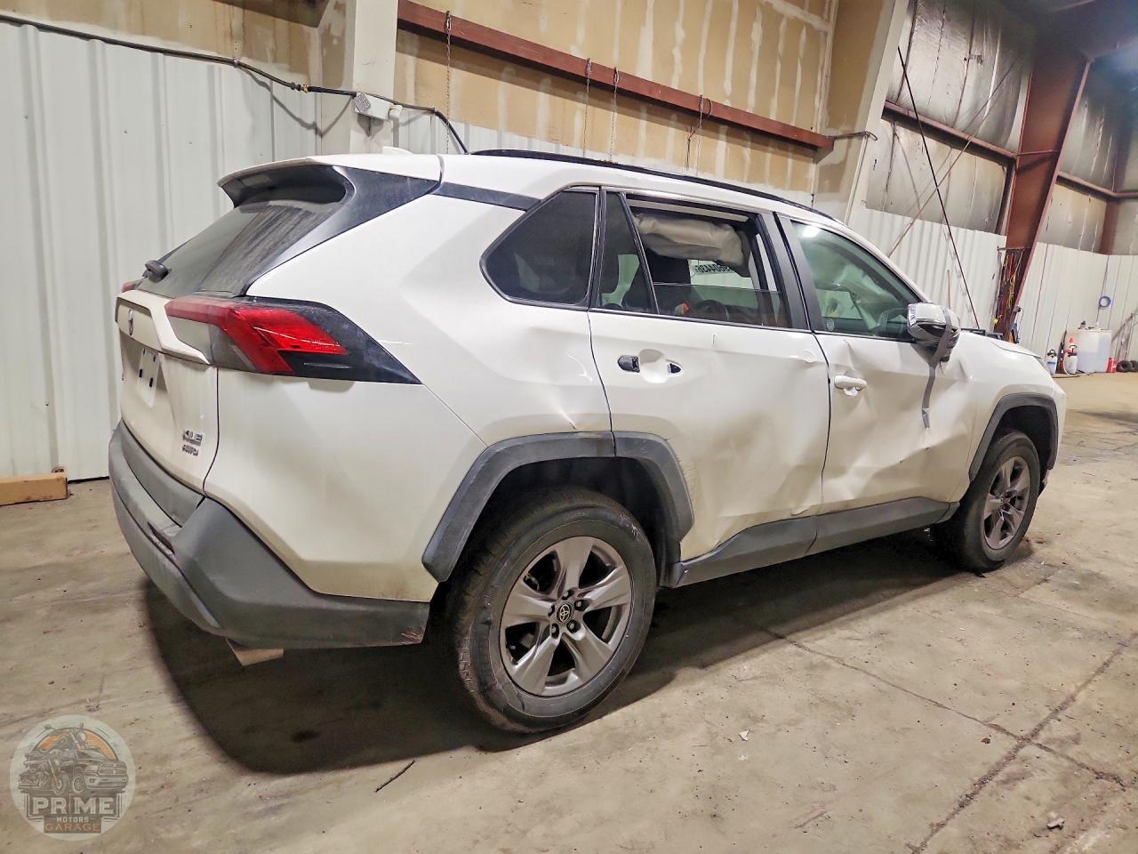 2025 TOYOTA RAV4 — фото 3