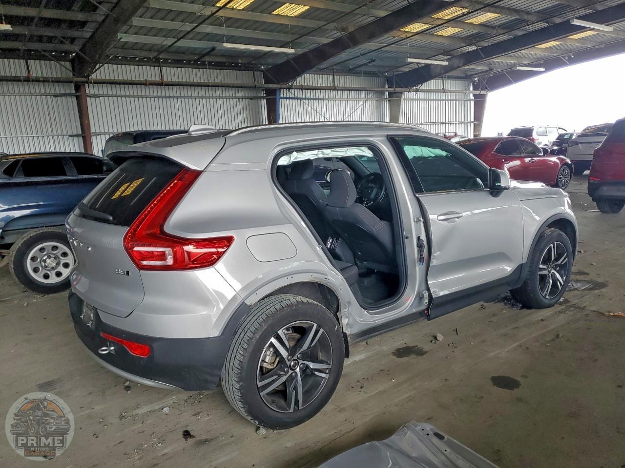 2024 VOLVO XC40 — фото 3