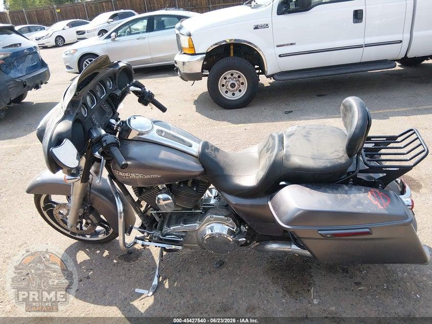 2015 HARLEY-DAVIDSON FLHX (STREET GLIDE) STREET GLIDE — фото 13