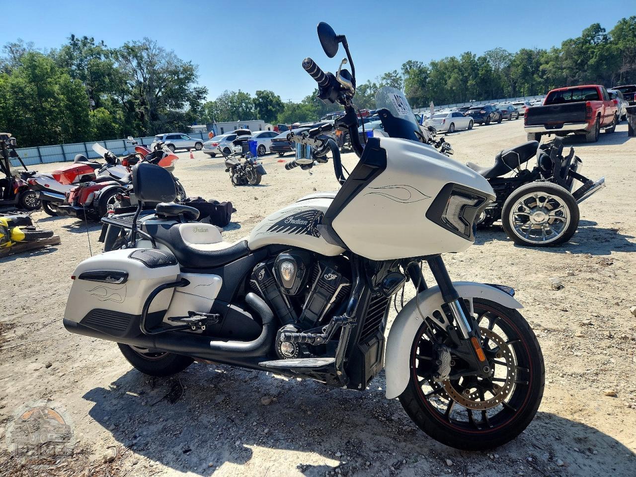 2020 INDIAN MOTORCYCLE CO. CHALLENGER — фото 1