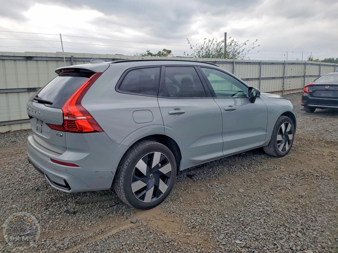 2025 VOLVO XC60 — фото 3