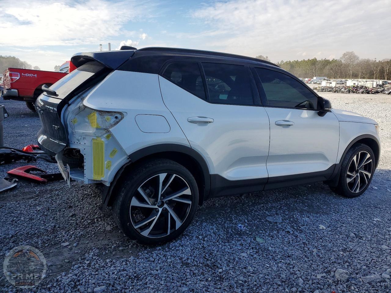 2020 VOLVO XC40 — фото 3