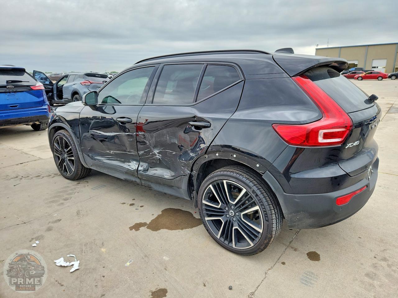 2022 VOLVO XC40 — фото 2