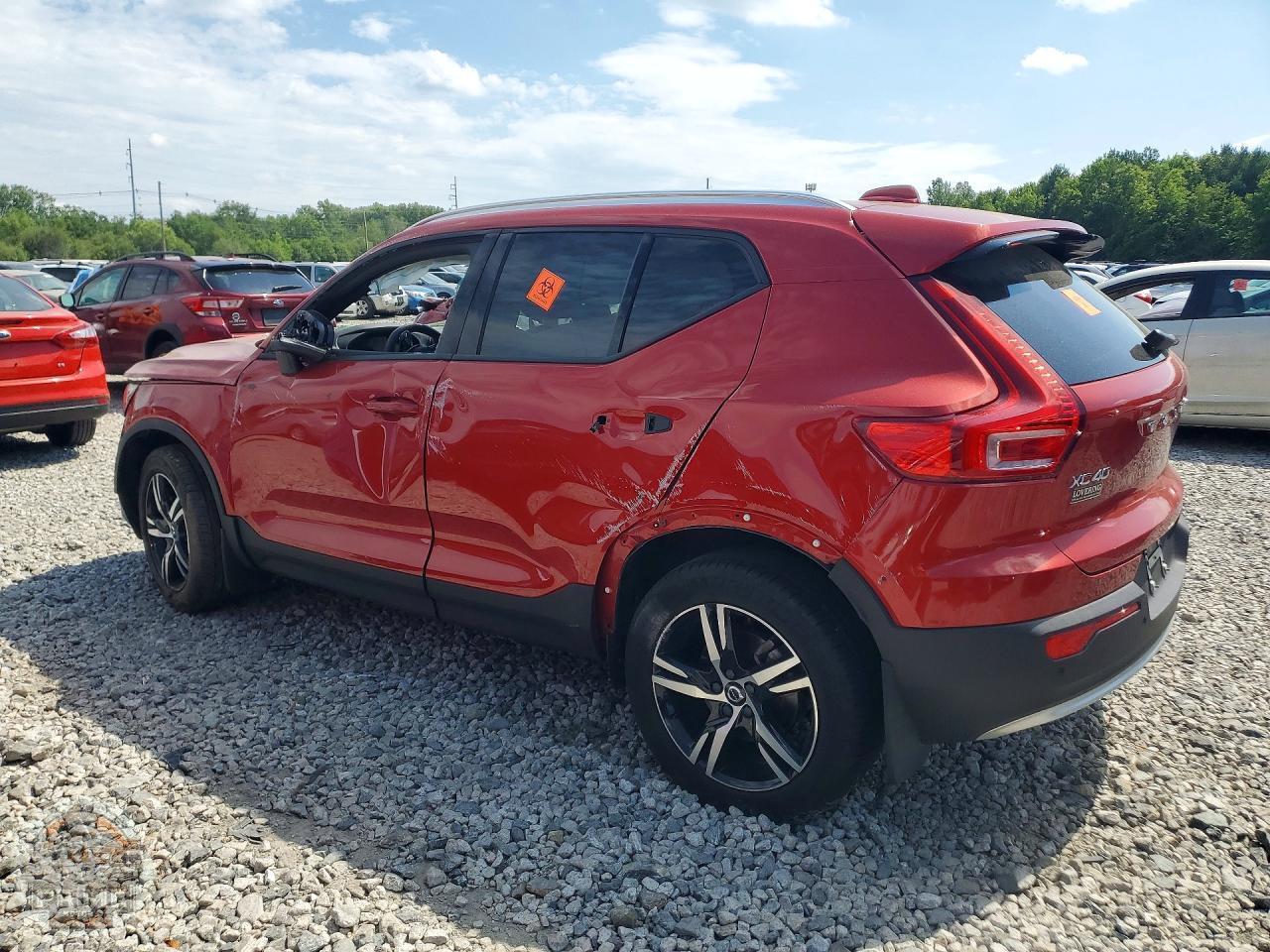 2023 VOLVO XC40 — фото 2