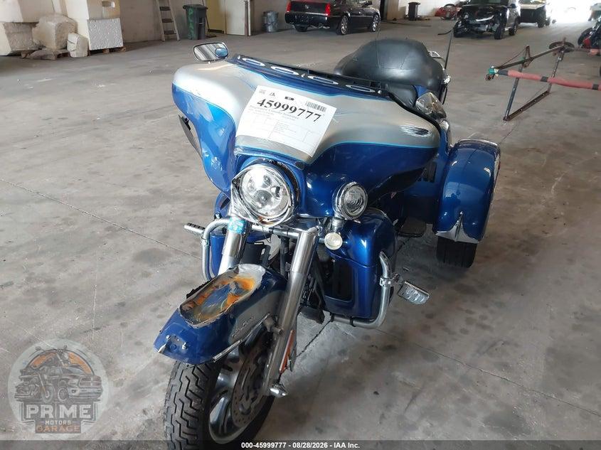 2010 HARLEY-DAVIDSON FLHTCUTG (TRI GLIDE ULTRA CLASSIC) — фото 2
