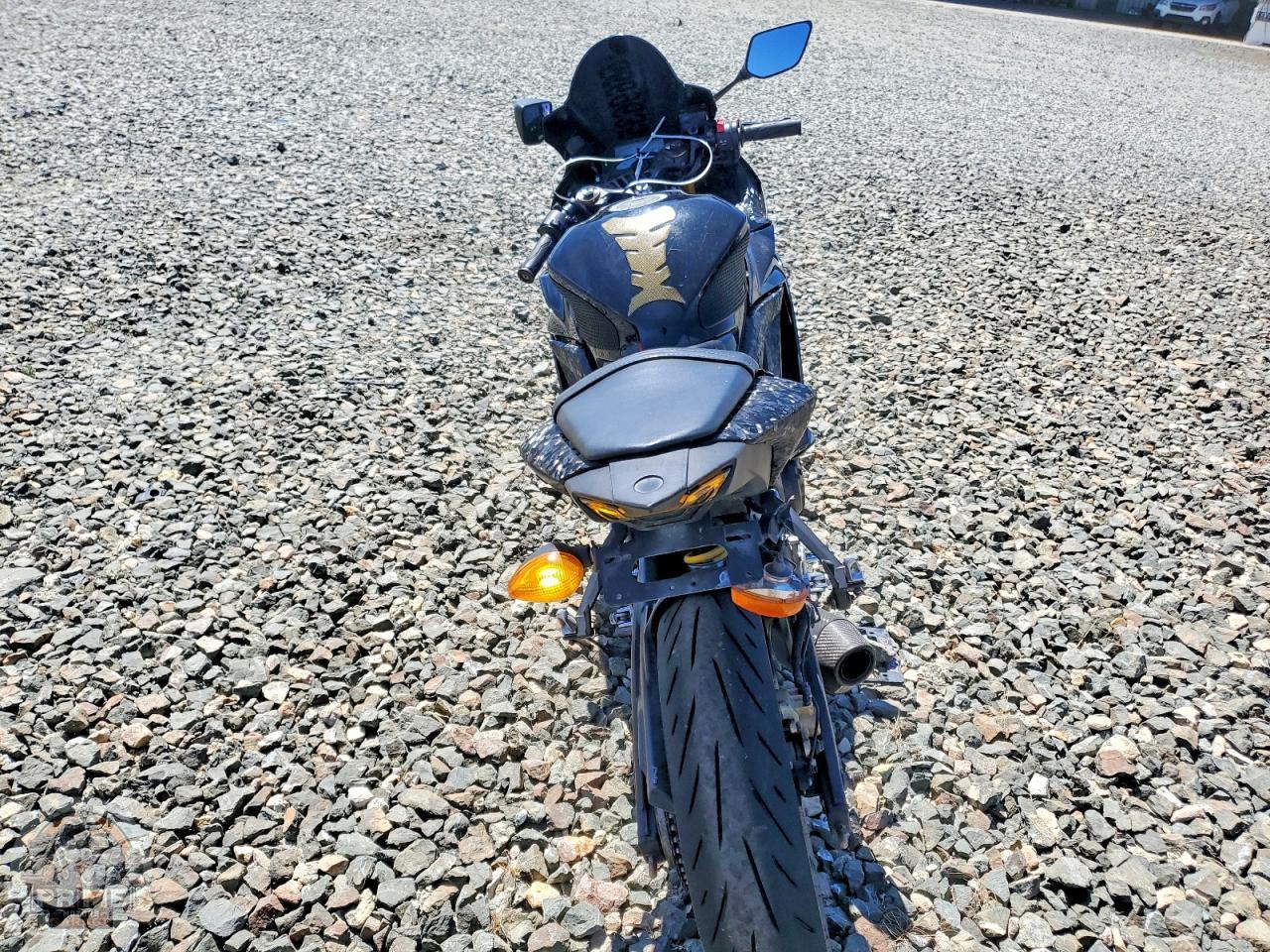 2021 YAMAHA YZFR3 — фото 6
