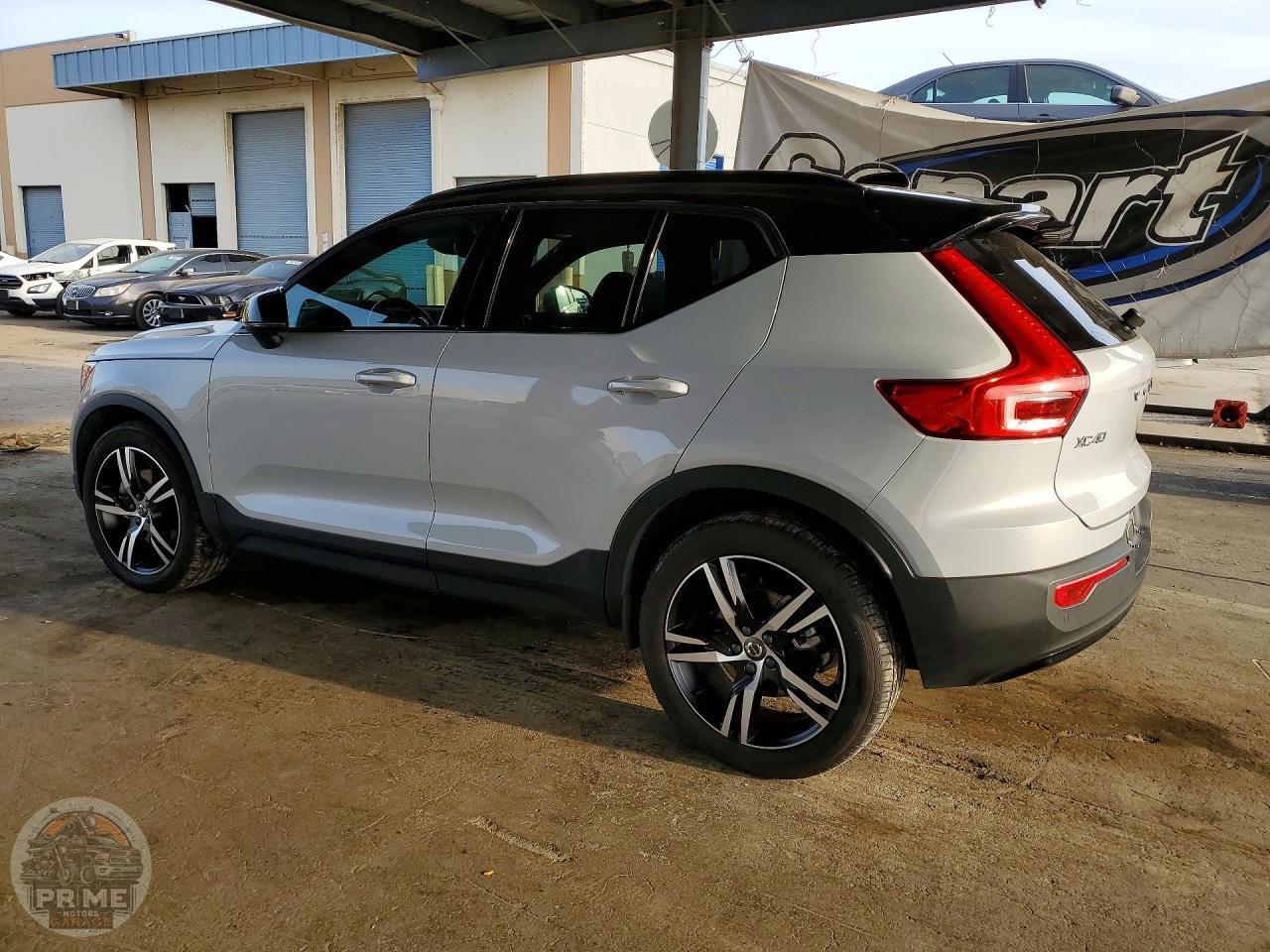 2021 VOLVO XC40 — фото 2