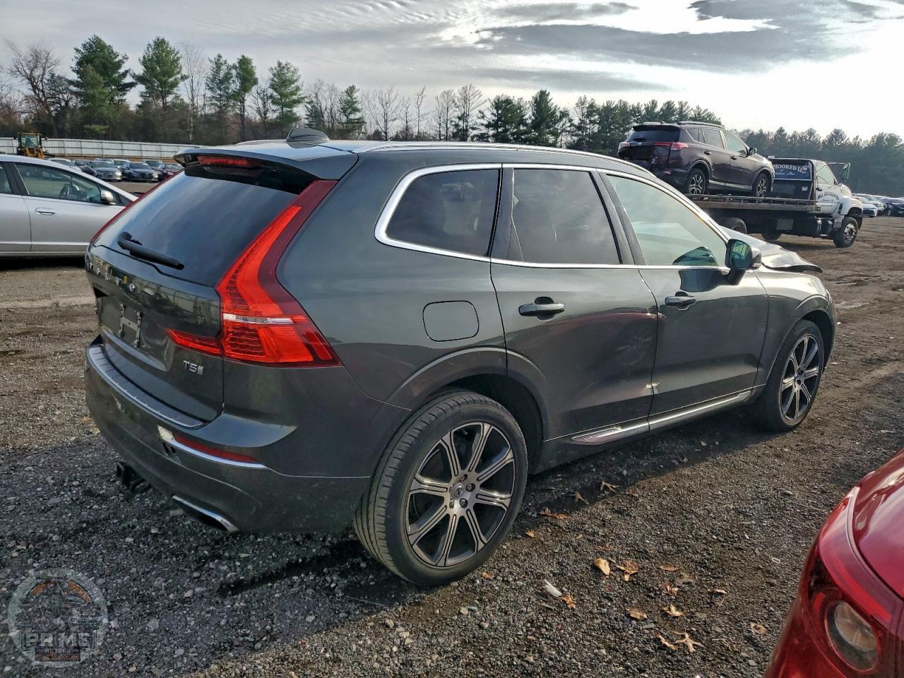 2020 VOLVO XC60 — фото 3