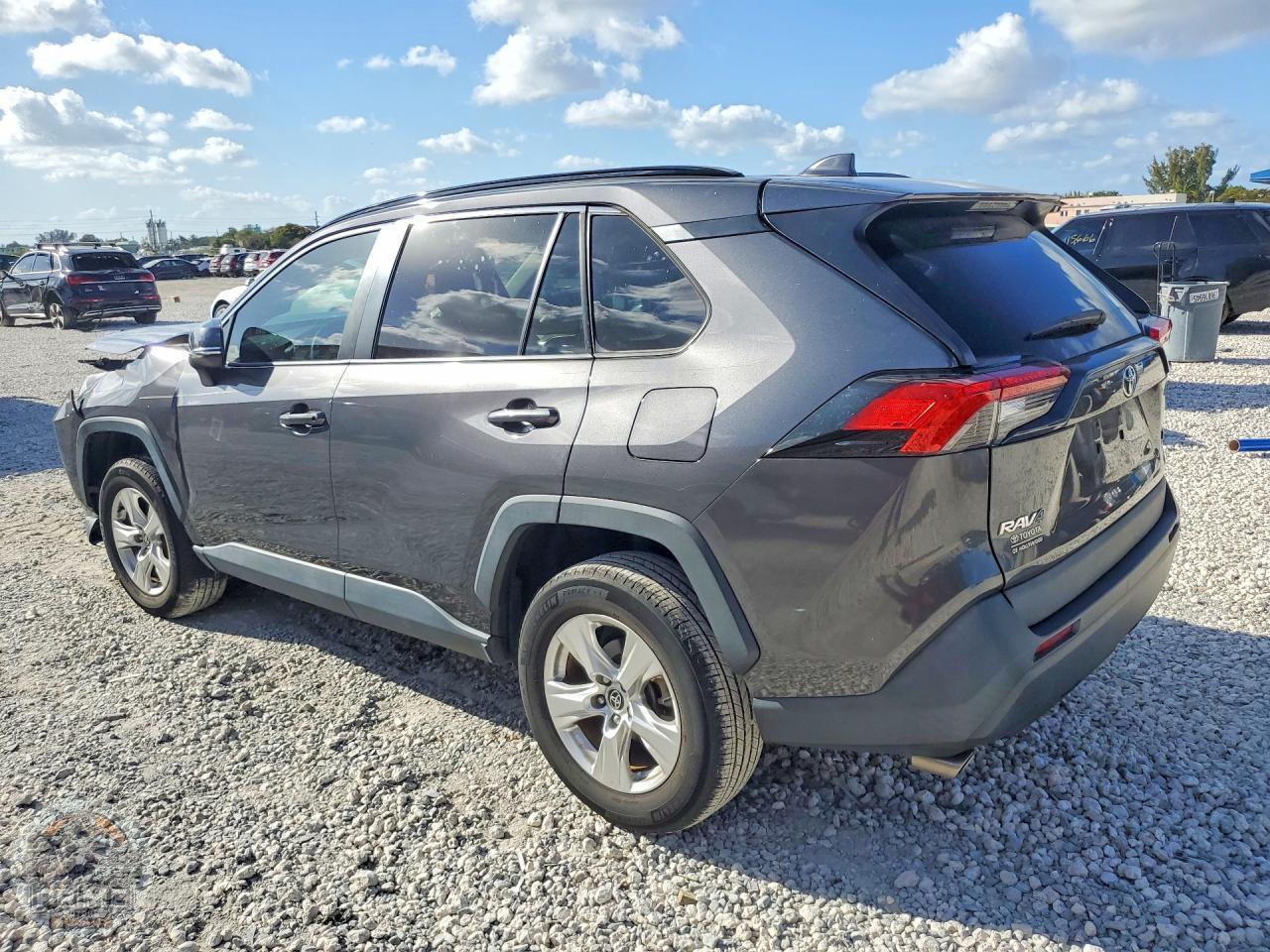 2021 TOYOTA RAV4 — фото 2