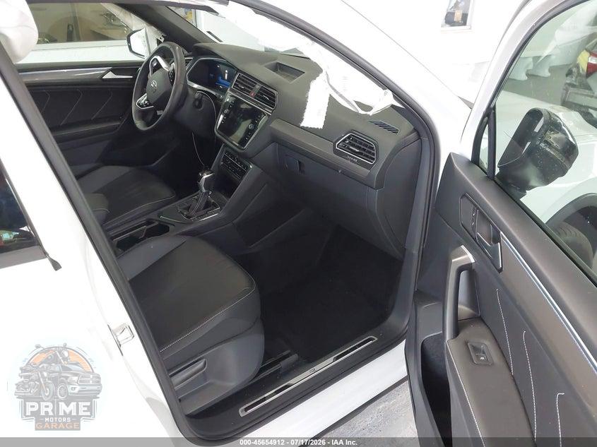 2024 VOLKSWAGEN TIGUAN 2.0T SE R-LINE BLACK — фото 5
