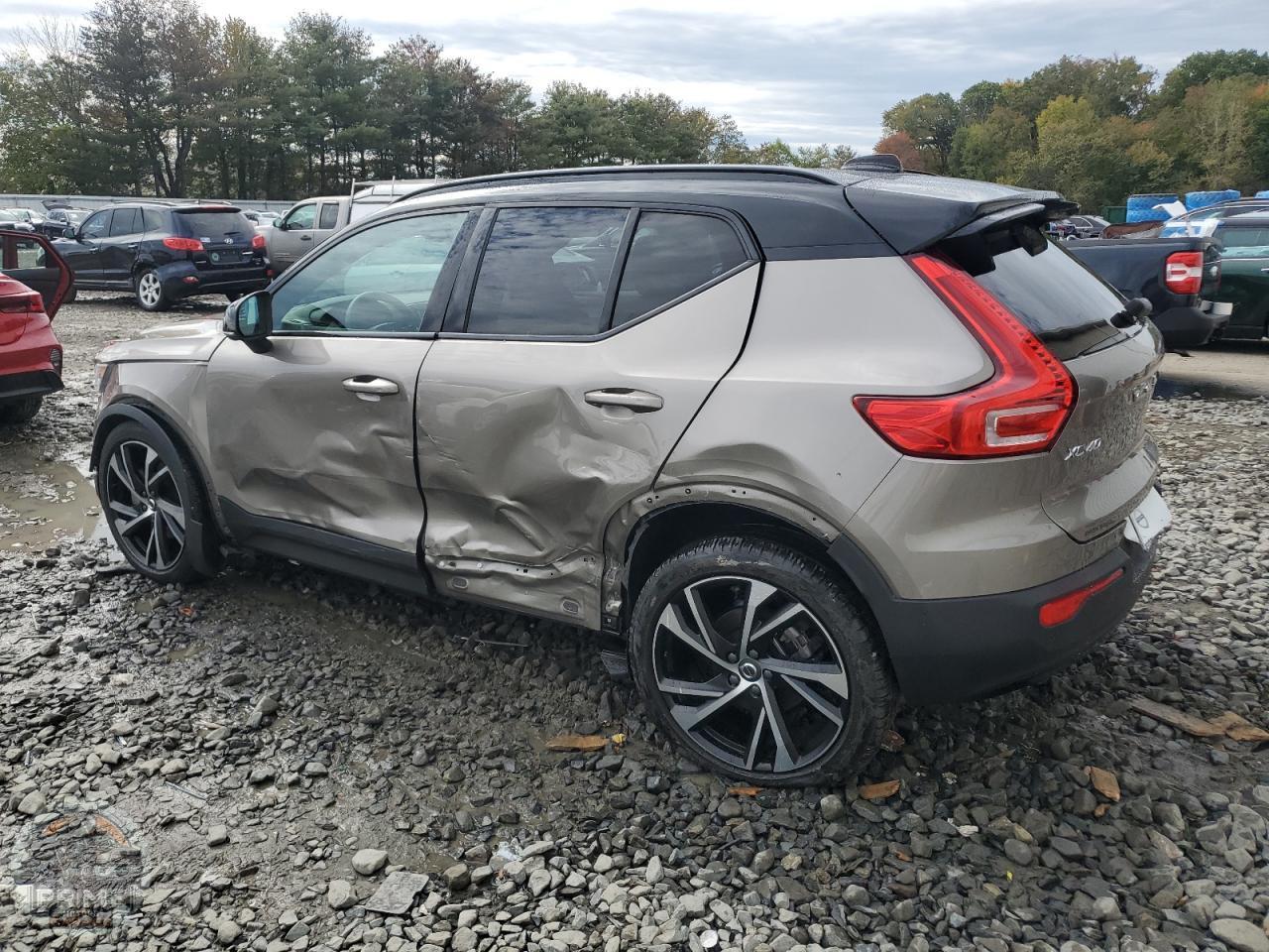 2022 VOLVO XC40 — фото 2