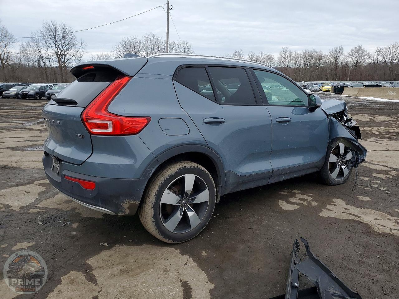 2020 VOLVO XC40 — фото 3