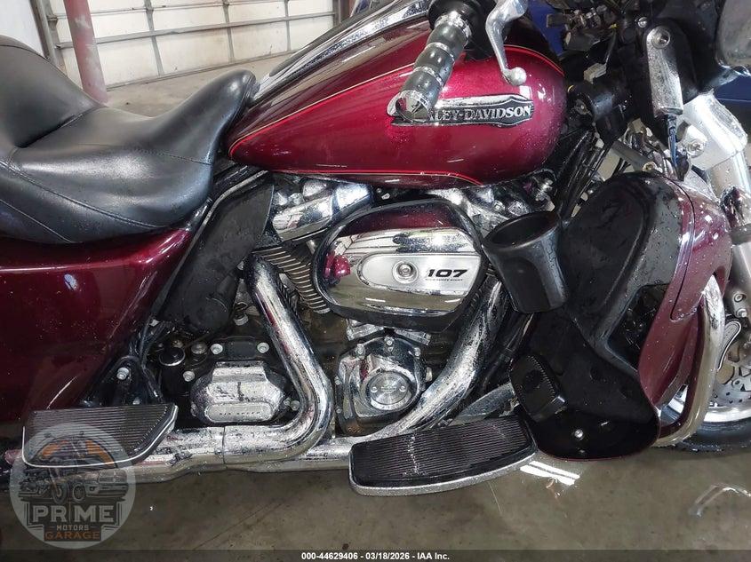 2017 HARLEY-DAVIDSON FLHTCUTG (TRI GLIDE ULTRA CLASSIC) TRI GLIDE ULTRA — фото 8