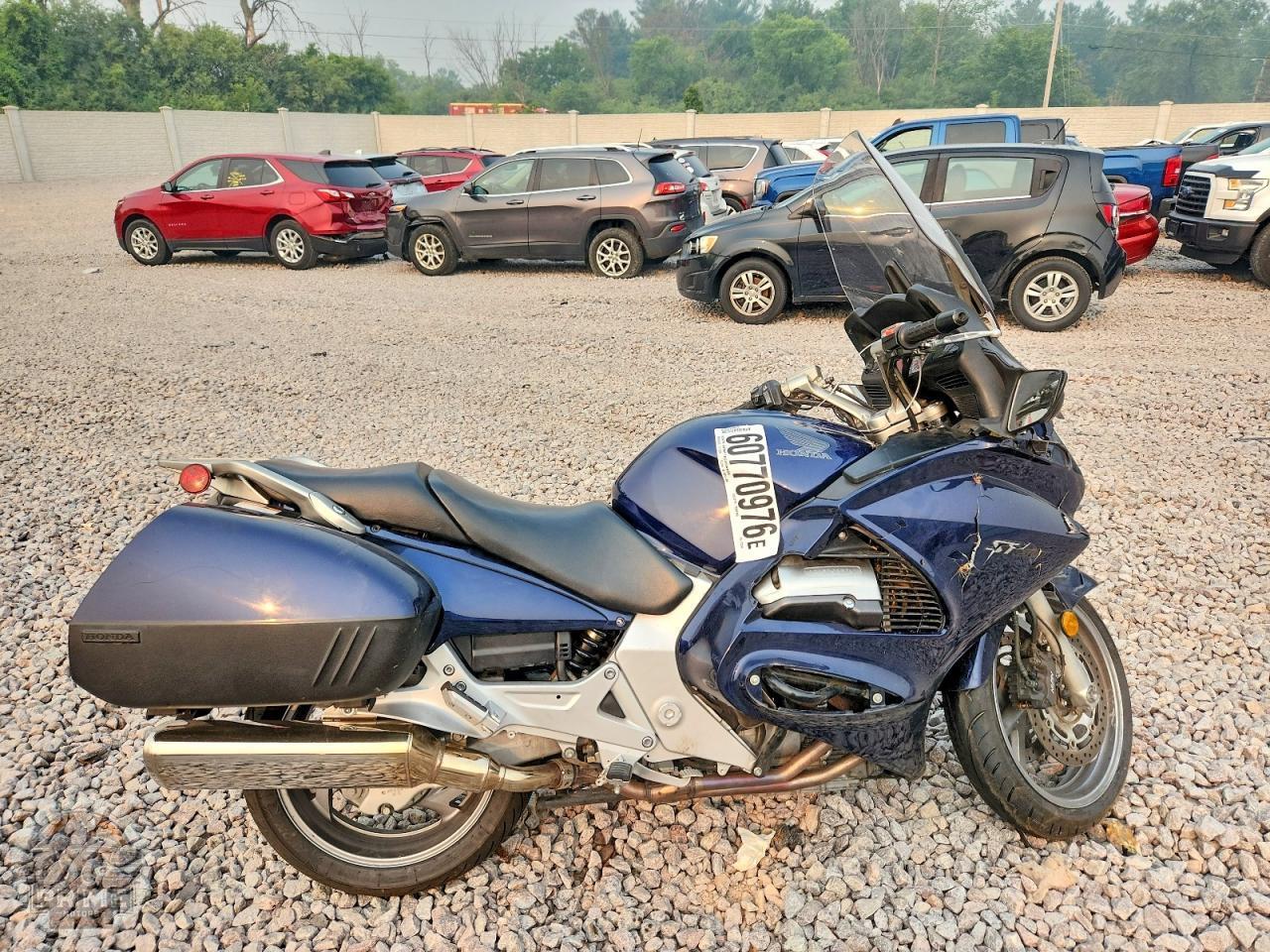 2004 HONDA ST1300 — фото 1