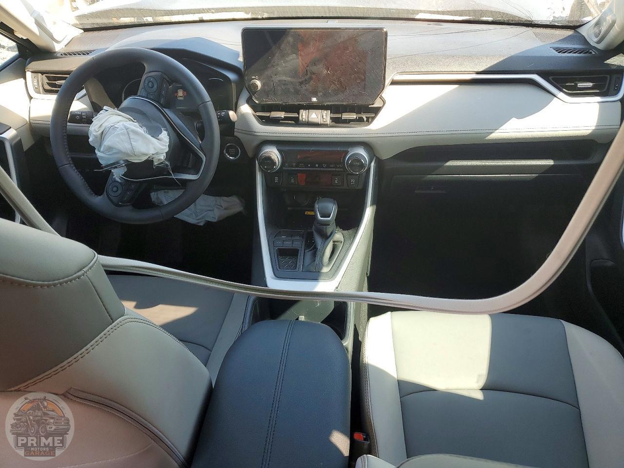 2025 TOYOTA RAV4 — фото 15