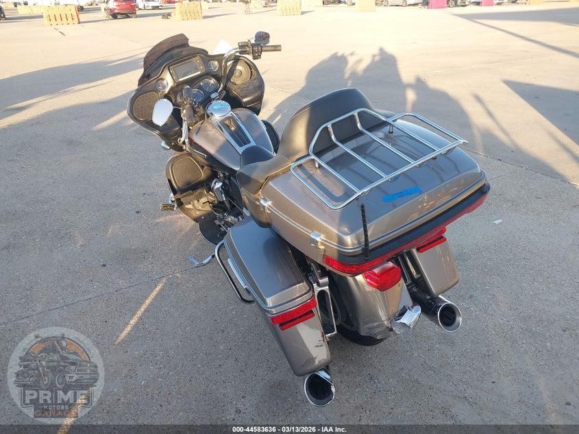 2017 HARLEY-DAVIDSON FLTRU (ROAD GLIDE ULTRA) — фото 3