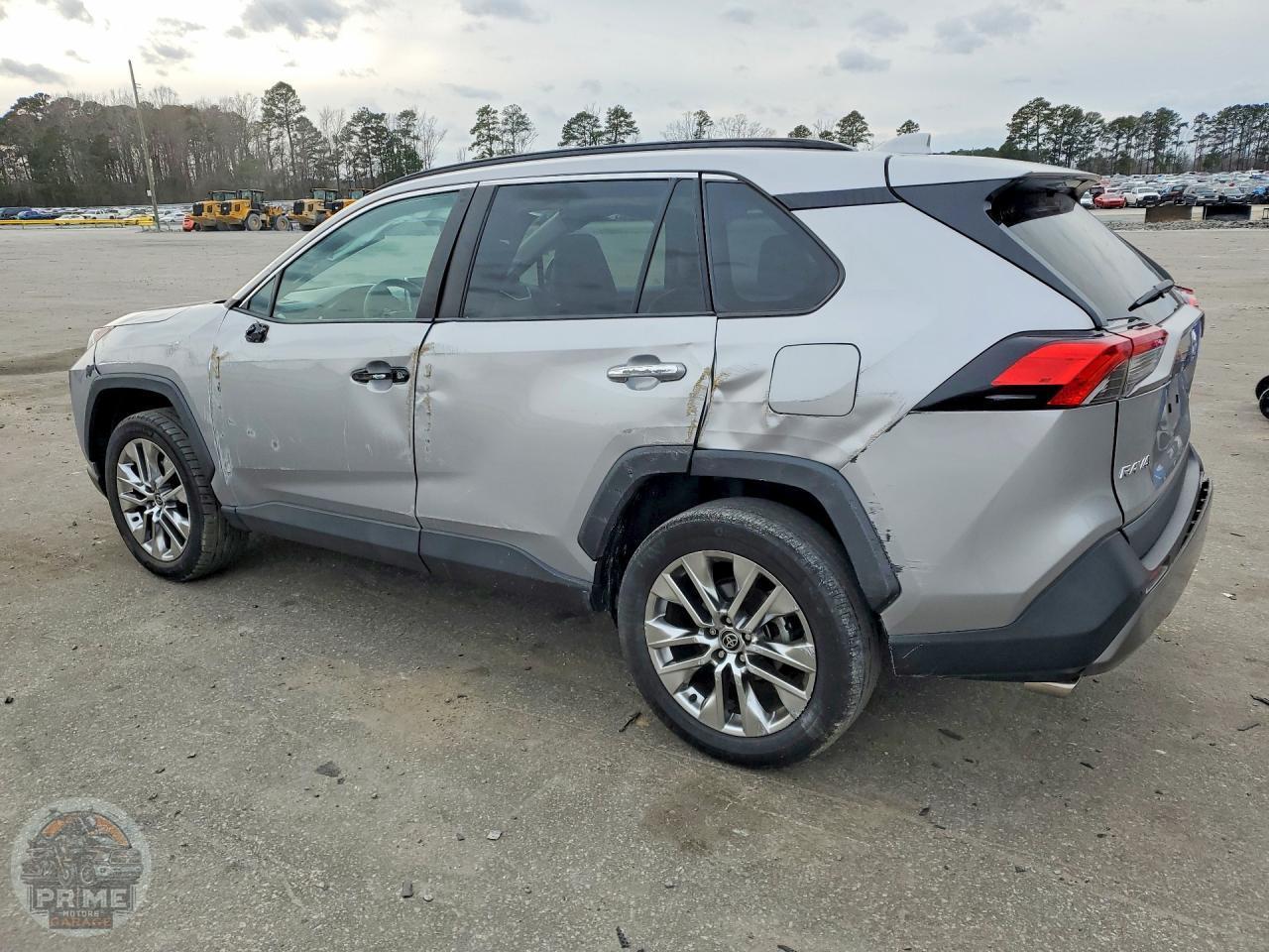 2021 TOYOTA RAV4 — фото 2