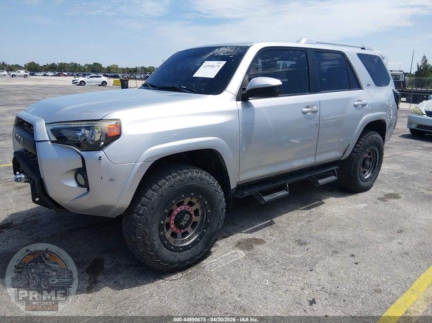 2018 TOYOTA 4RUNNER SR5 — фото 2
