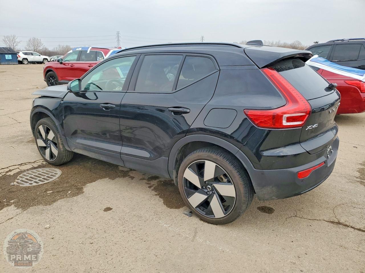2023 VOLVO XC40 — фото 2