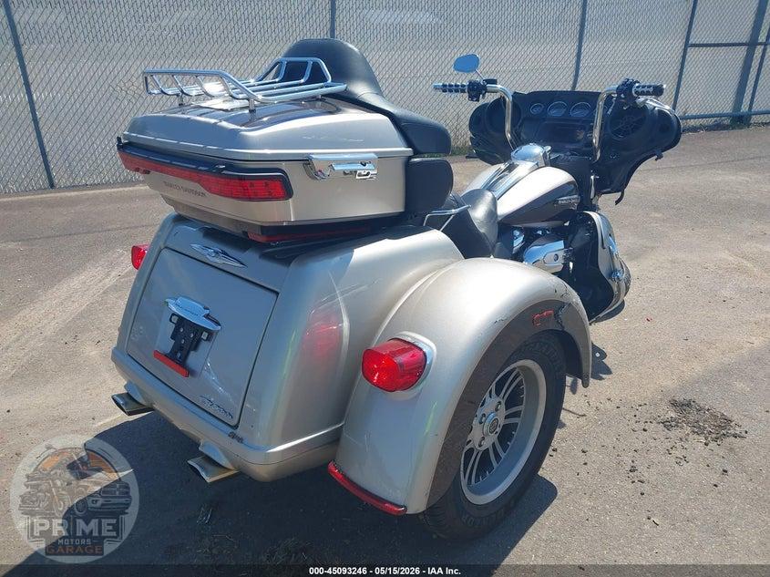 2018 HARLEY-DAVIDSON FLHTCUTG (TRI GLIDE ULTRA CLASSIC) TRI GLIDE ULTRA — фото 4