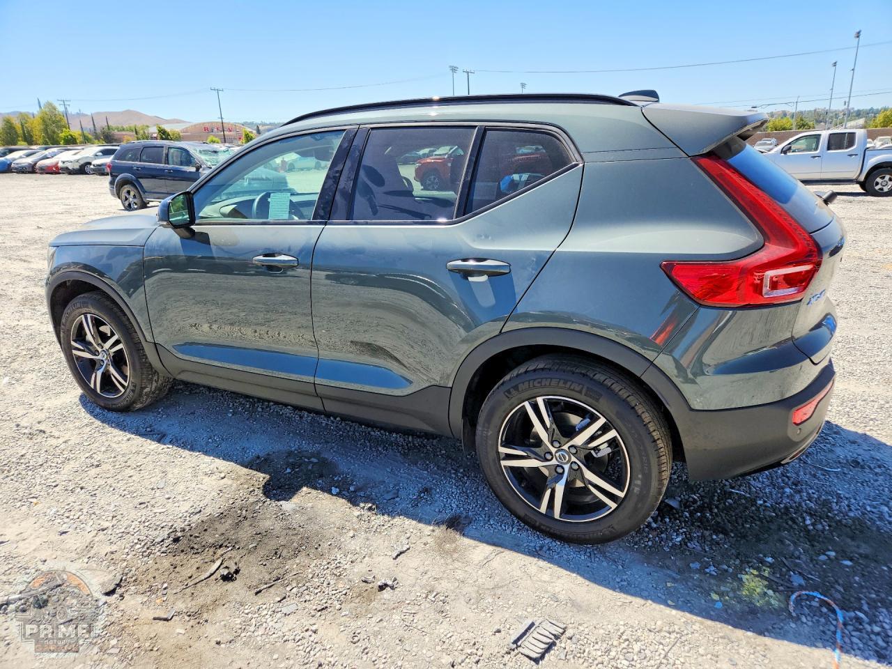 2026 VOLVO XC40 — фото 2