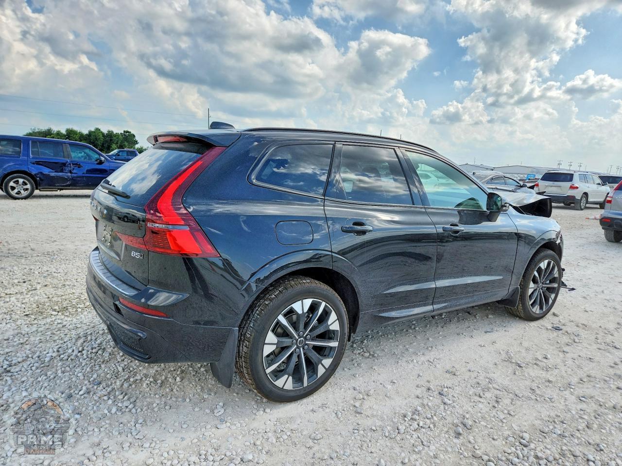 2026 VOLVO XC60 — фото 3