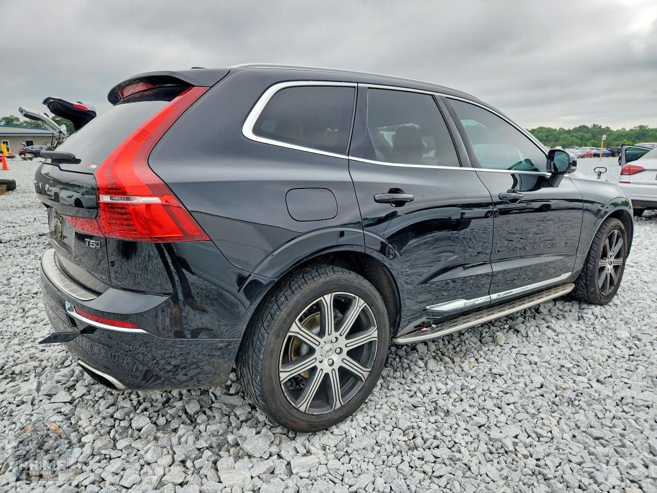 2021 VOLVO XC60 — фото 3