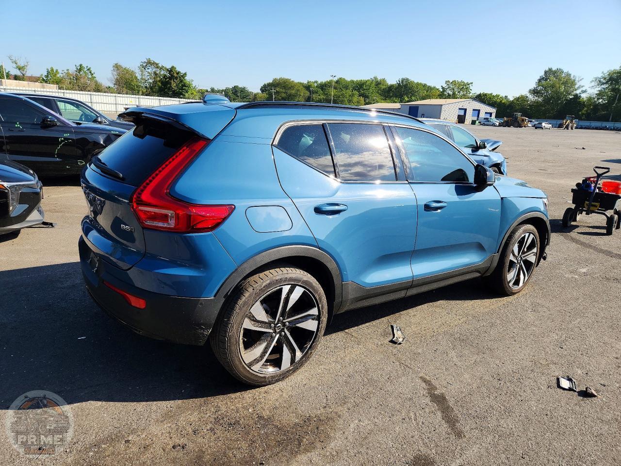 2023 VOLVO XC40 — фото 3