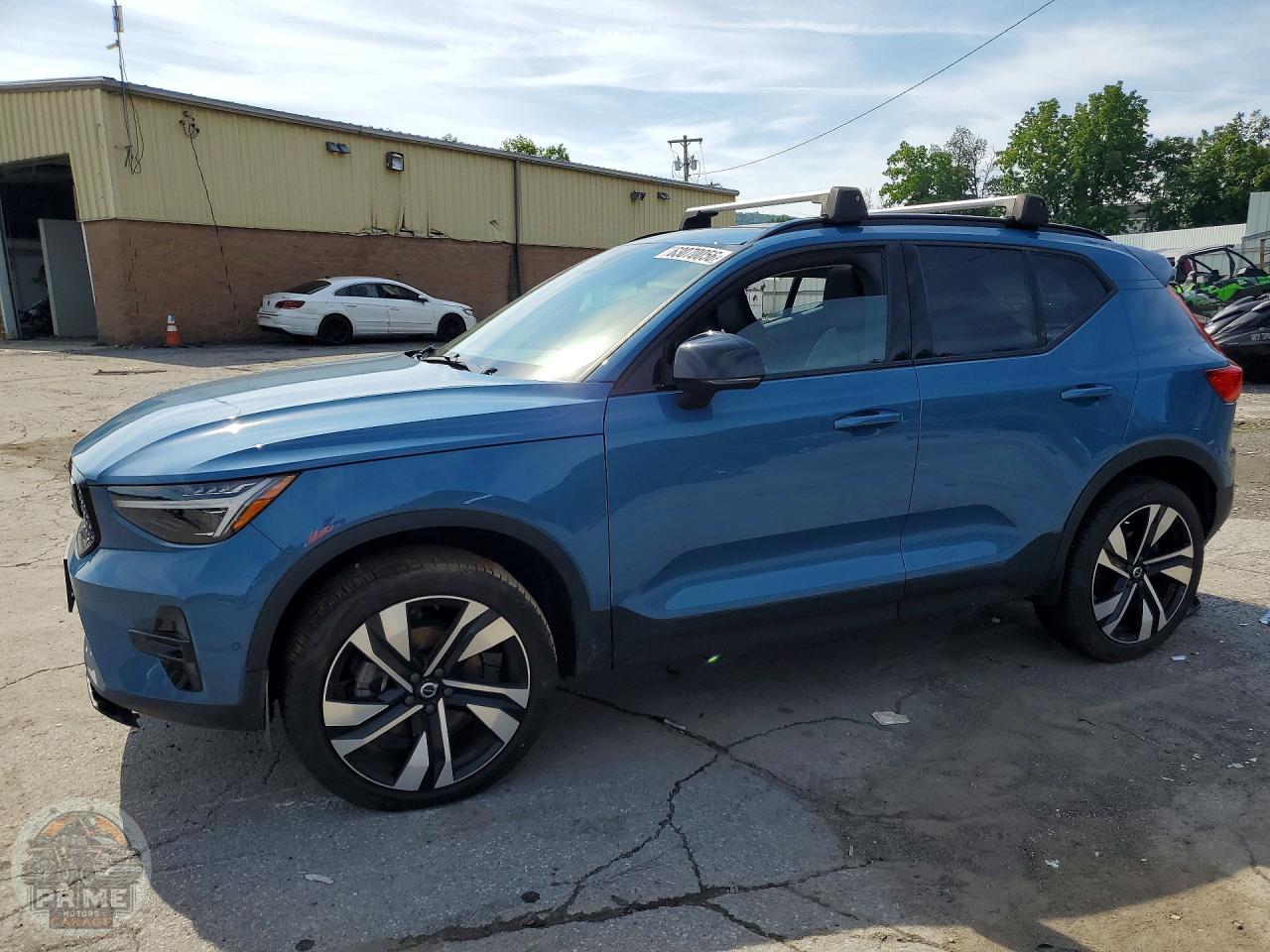 2024 VOLVO XC40 — фото 1