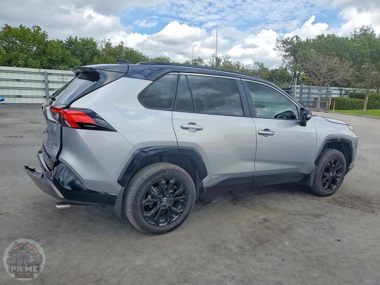 2025 TOYOTA RAV4 — фото 3