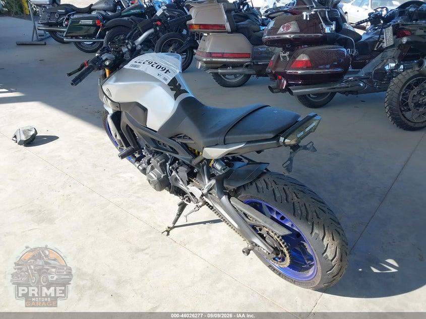 2015 YAMAHA FZ09 — фото 3