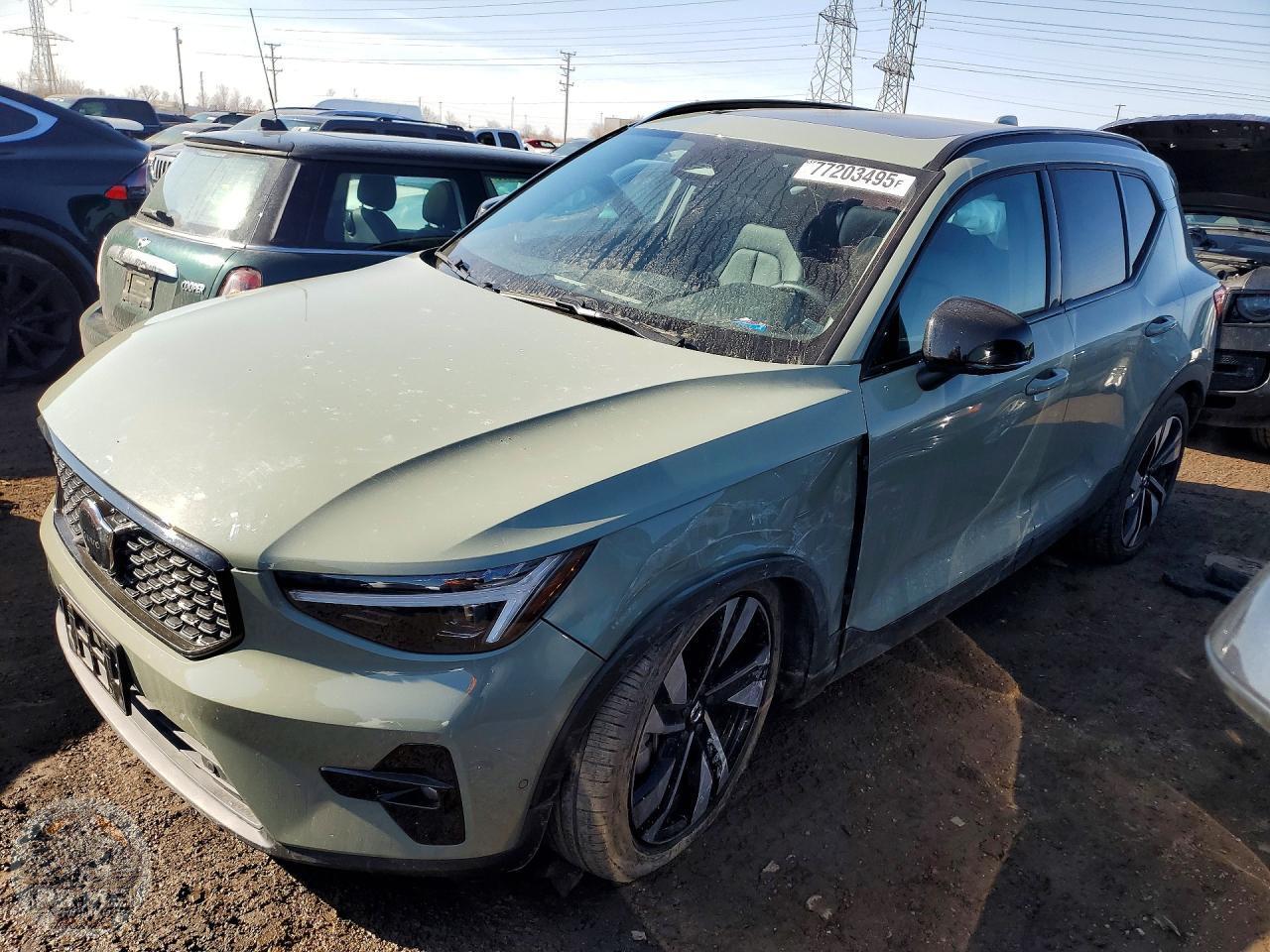 2025 VOLVO XC40 — фото 1