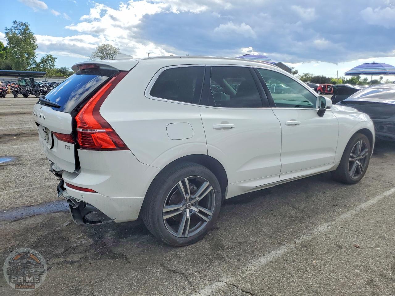 2021 VOLVO XC60 — фото 3