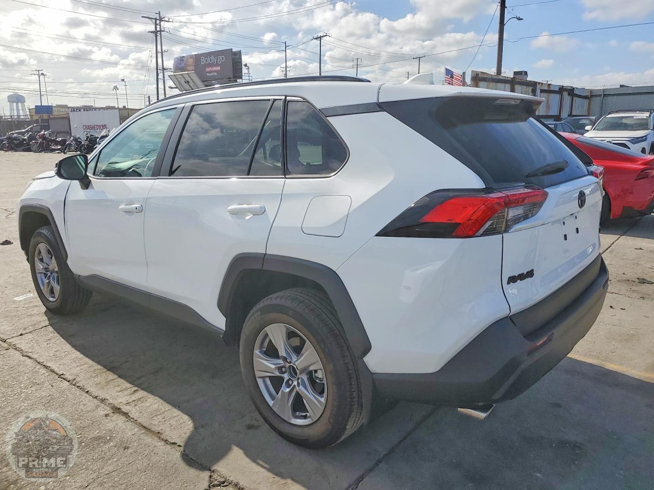 2025 TOYOTA RAV4 — фото 2
