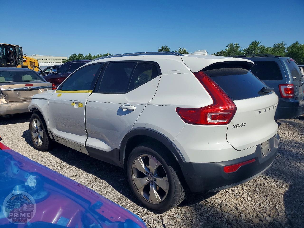 2020 VOLVO XC40 — фото 2
