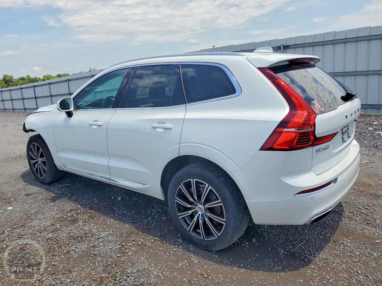 2021 VOLVO XC60 — фото 2