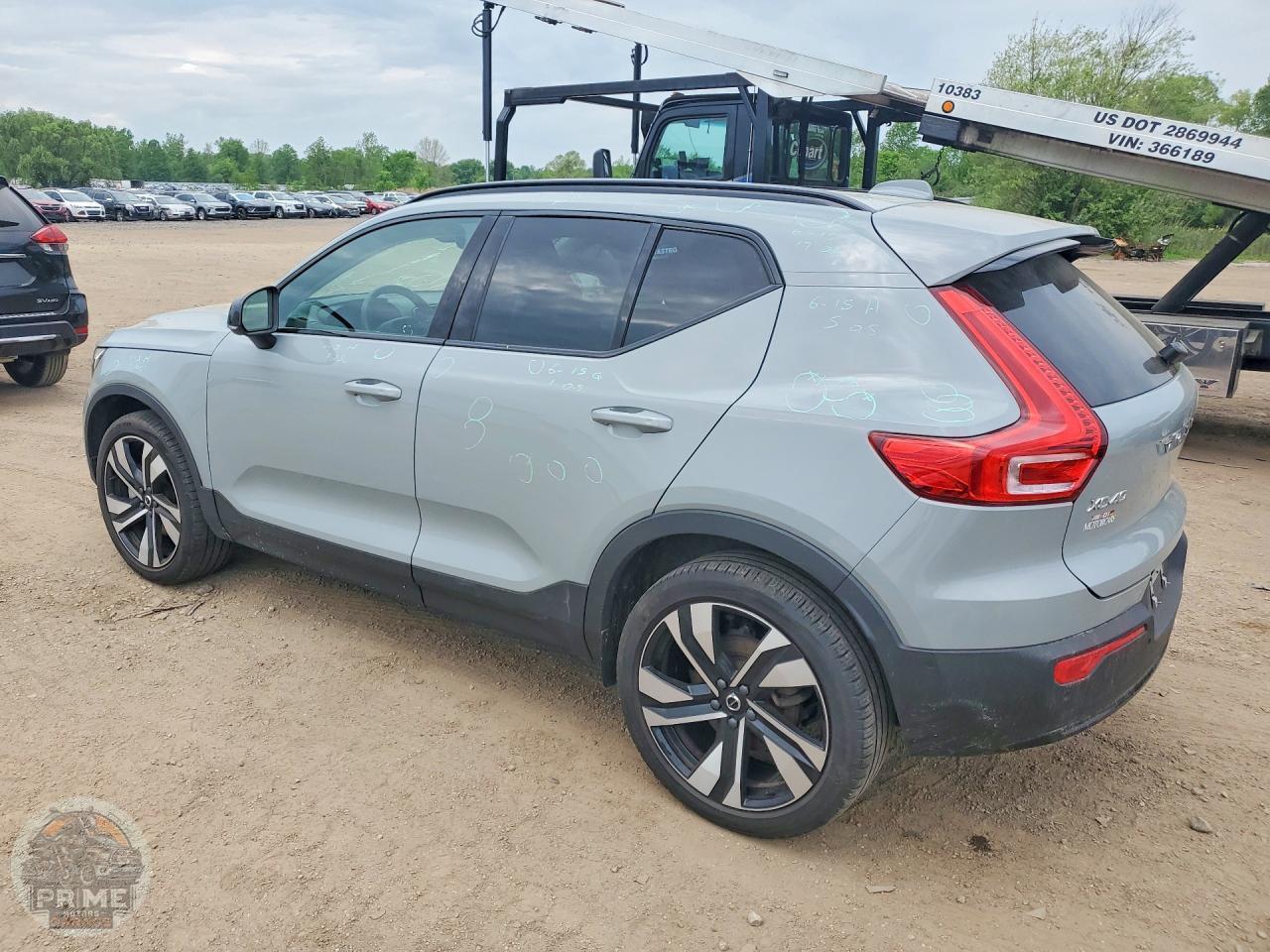 2024 VOLVO XC40 — фото 2