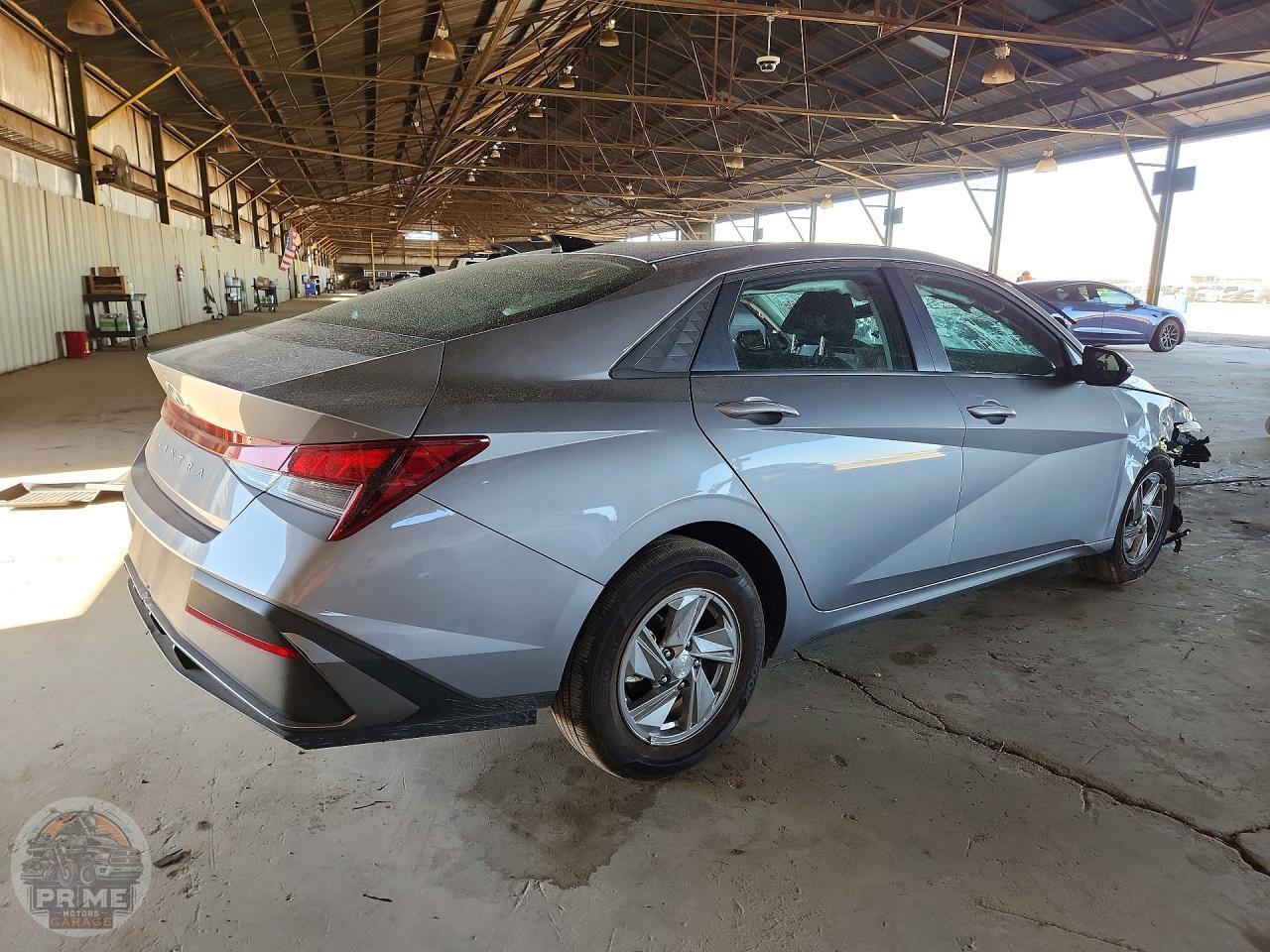 2025 HYUNDAI ELANTRA — фото 3