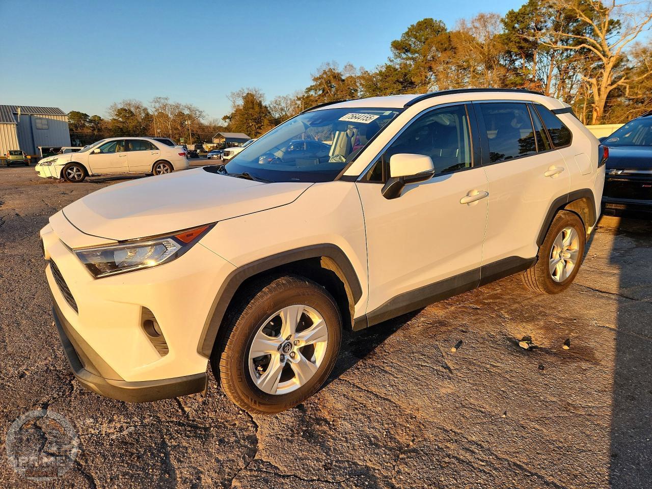 2020 TOYOTA RAV4 — фото 1