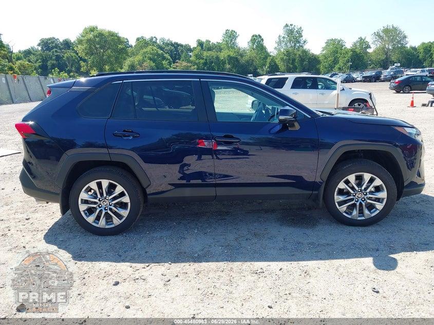 2025 TOYOTA RAV4 XLE PREMIUM — фото 13