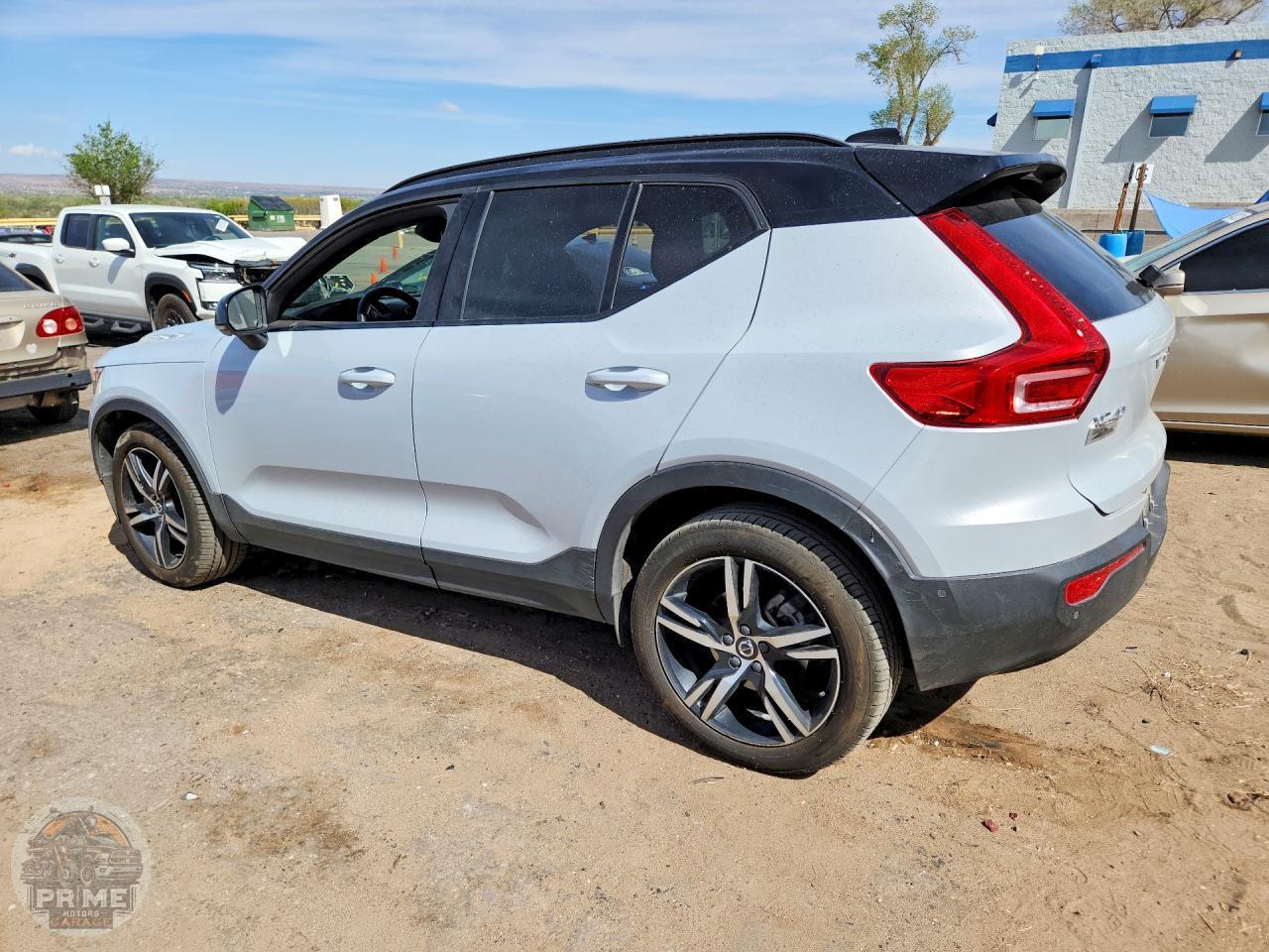 2022 VOLVO XC40 — фото 2