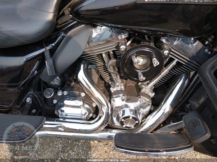 2016 HARLEY-DAVIDSON FLTRU (ROAD GLIDE ULTRA) — фото 8