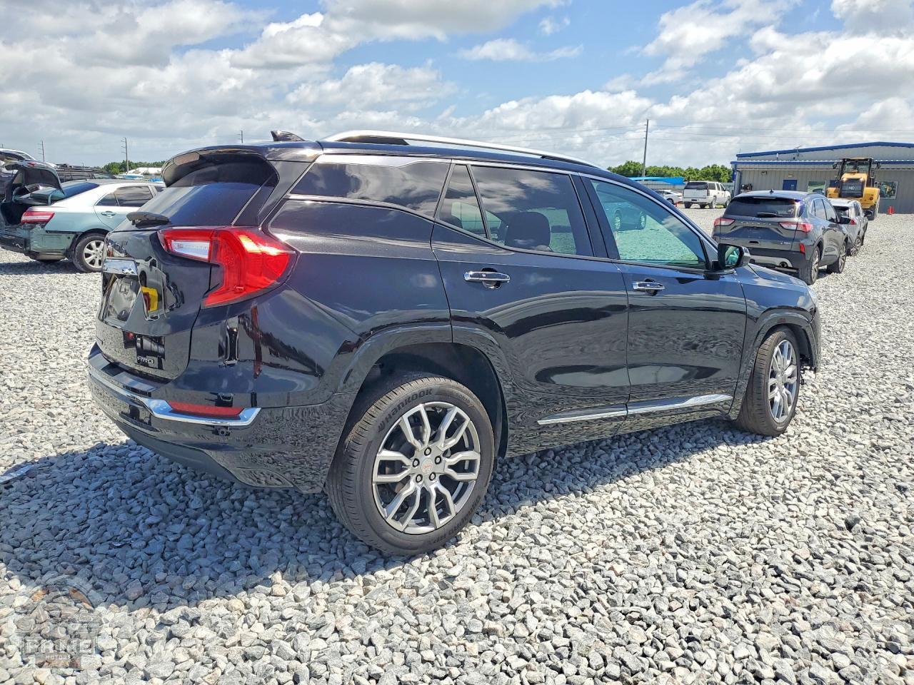 2022 GMC TERRAIN — фото 3