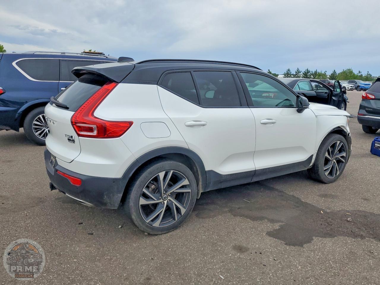 2020 VOLVO XC40 — фото 6