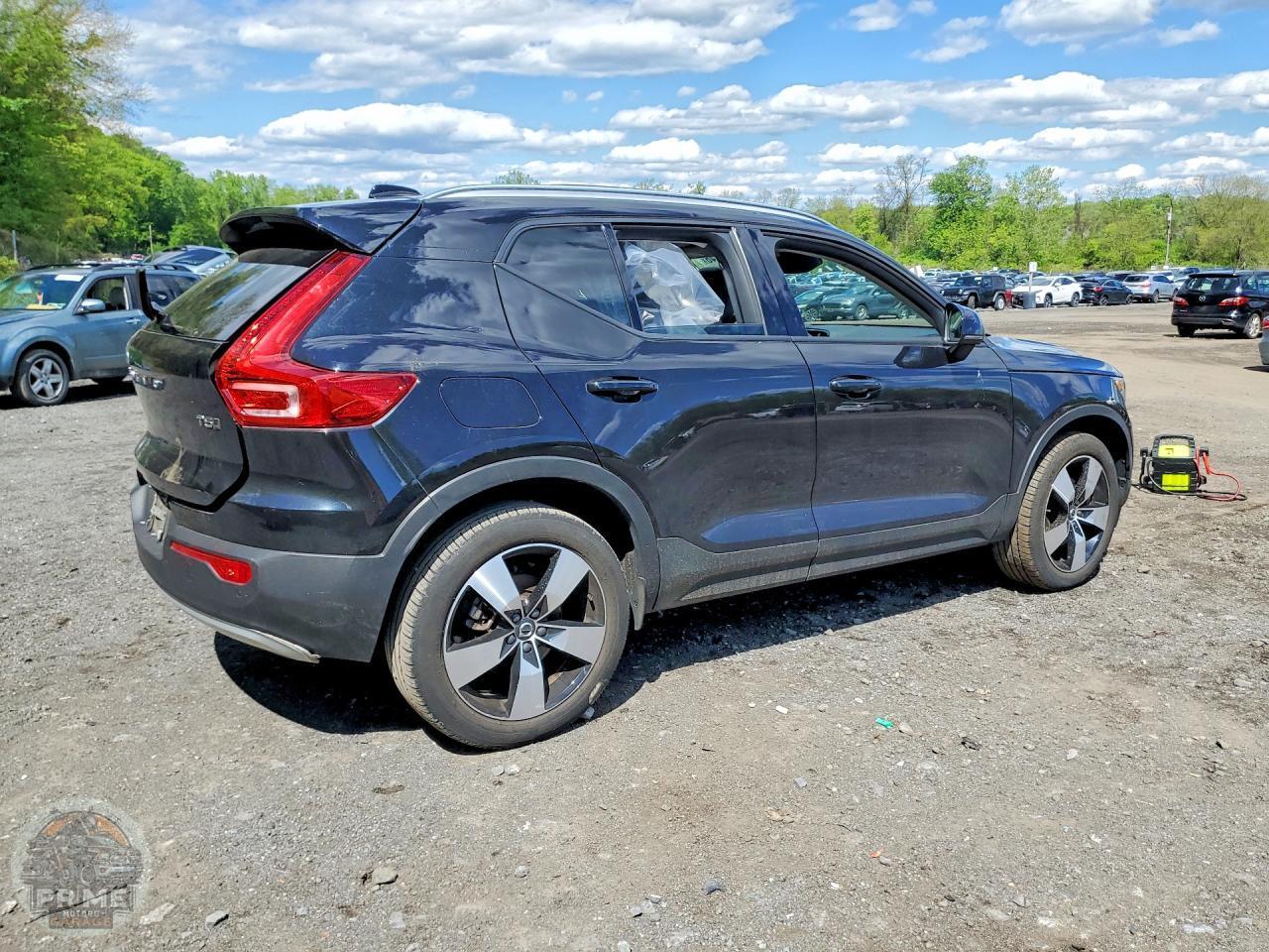 2022 VOLVO XC40 — фото 7