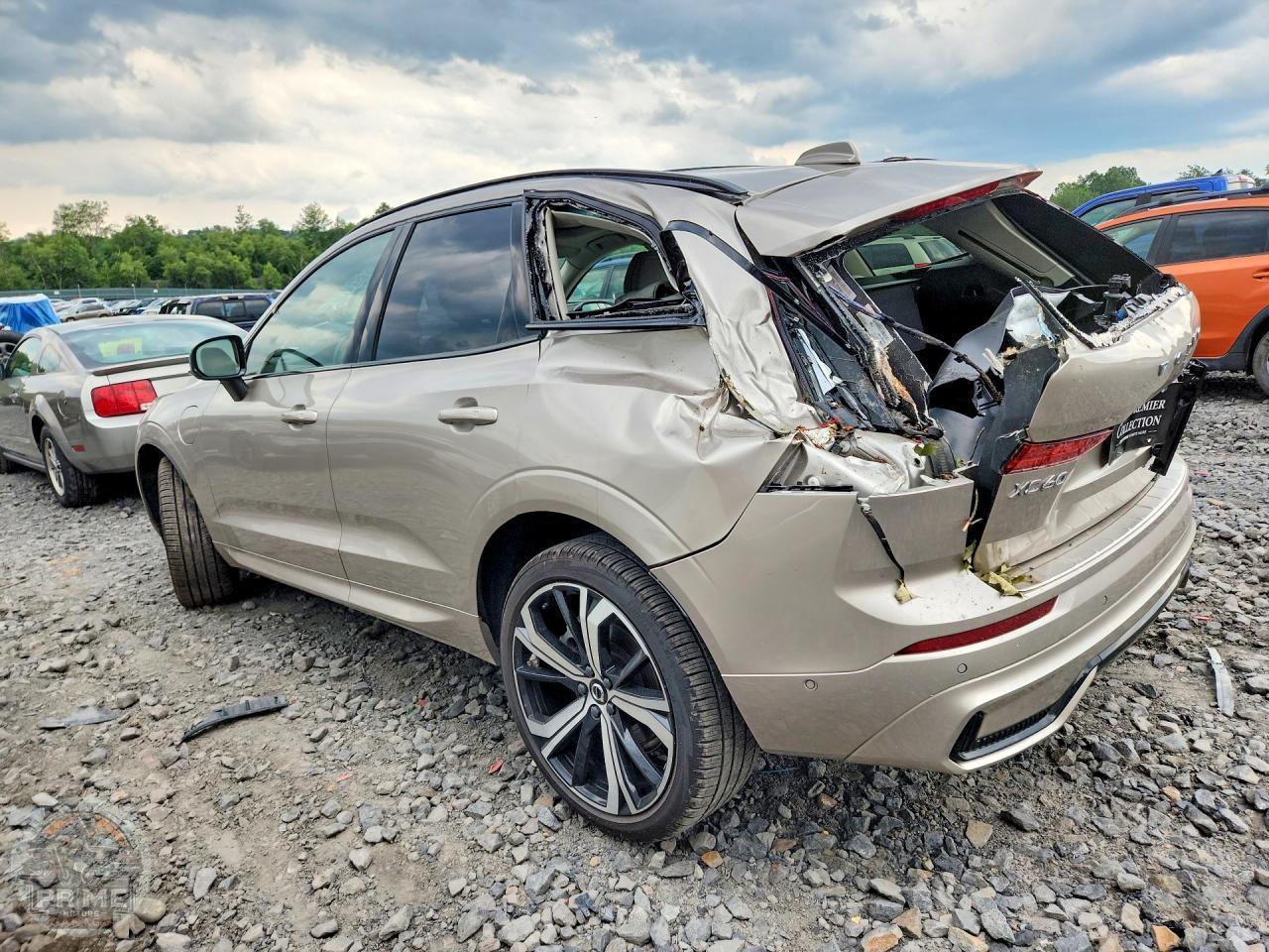 2025 VOLVO XC60 — фото 2